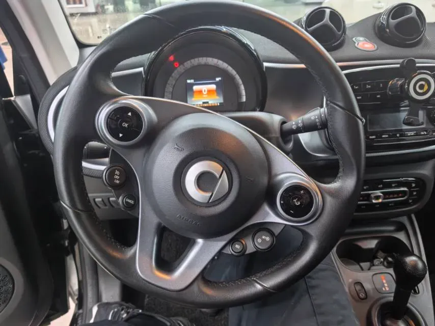 2019 Smart smart fortwo 0.9T 90HP L3 6DCT,autocango,china used car exporter,china ev exporter,chinese used car exporter,chinese used ev exporter