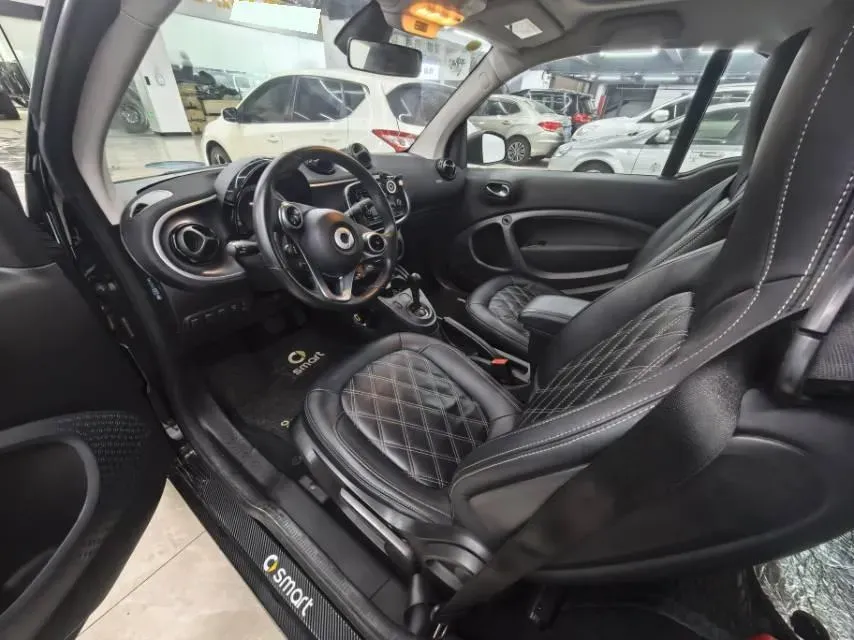 2019 Smart smart fortwo 0.9T 90HP L3 6DCT,autocango,china used car exporter,china ev exporter,chinese used car exporter,chinese used ev exporter