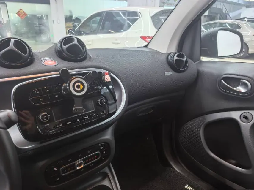 2019 Smart smart fortwo 0.9T 90HP L3 6DCT,autocango,china used car exporter,china ev exporter,chinese used car exporter,chinese used ev exporter