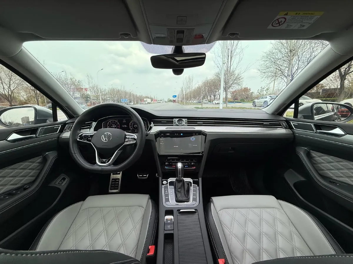 2023 Volkswagen Magotan 2.0T 186HP L4 7DCT,autocango,china used car exporter,china ev exporter,chinese used car exporter,chinese used ev exporter