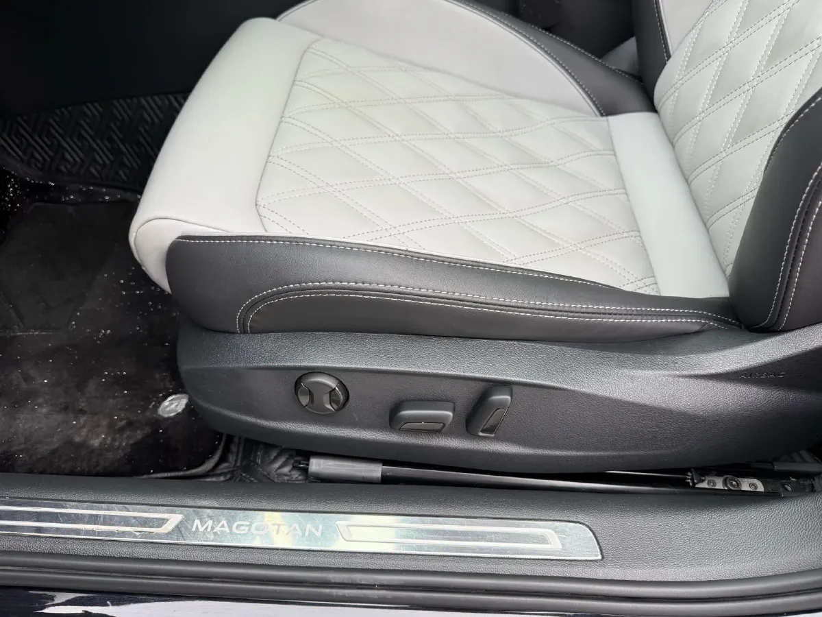 2023 Volkswagen Magotan 2.0T 186HP L4 7DCT,autocango,china used car exporter,china ev exporter,chinese used car exporter,chinese used ev exporter