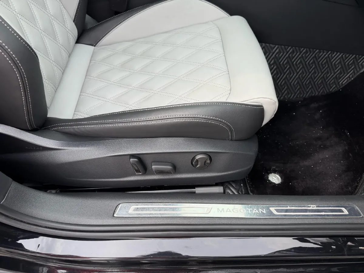 2023 Volkswagen Magotan 2.0T 186HP L4 7DCT,autocango,china used car exporter,china ev exporter,chinese used car exporter,chinese used ev exporter