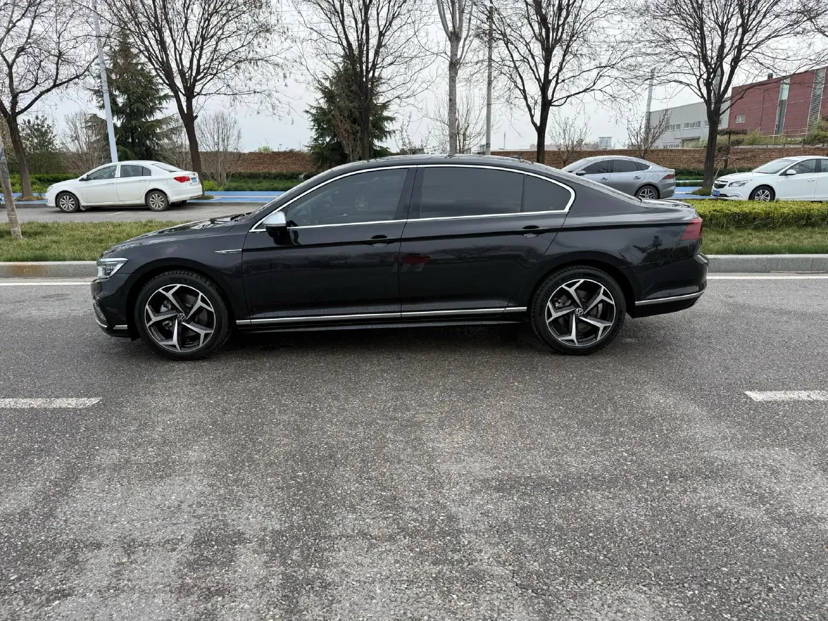 2023 Volkswagen Magotan 2.0T 186HP L4 7DCT,autocango,china used car exporter,china ev exporter,chinese used car exporter,chinese used ev exporter