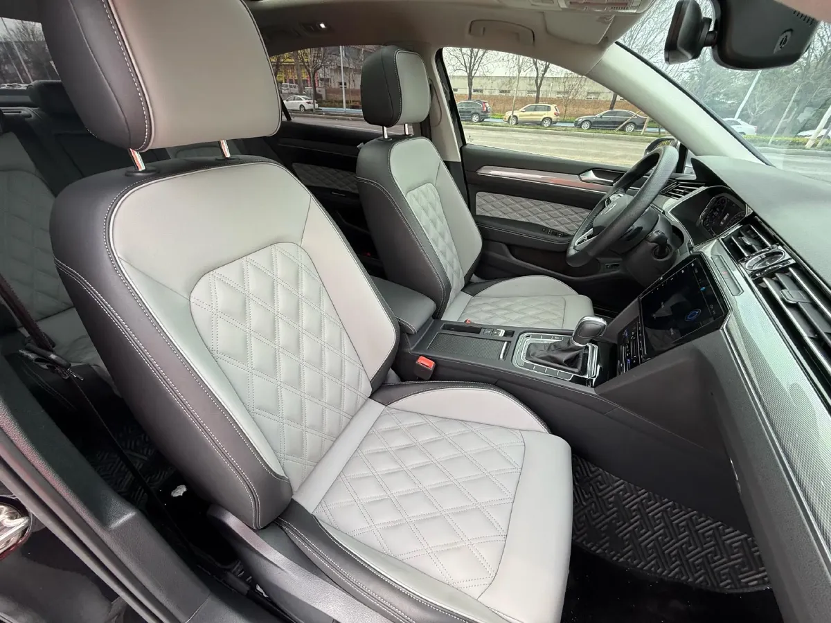 2023 Volkswagen Magotan 2.0T 186HP L4 7DCT,autocango,china used car exporter,china ev exporter,chinese used car exporter,chinese used ev exporter