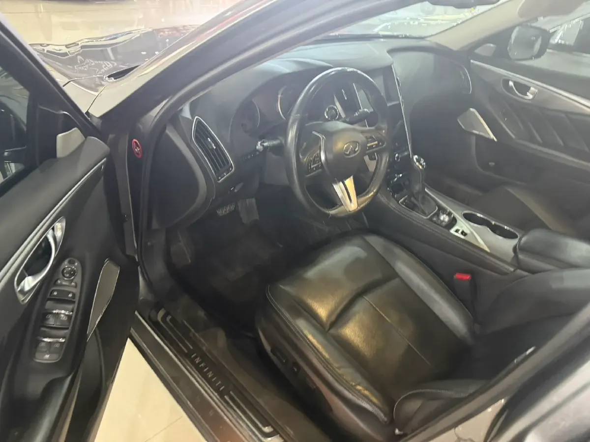 2018 Jeep Grand Commander 2.0T 265HP L4 9AT,autocango,china used car exporter,china ev exporter,chinese used car exporter,chinese used ev exporter