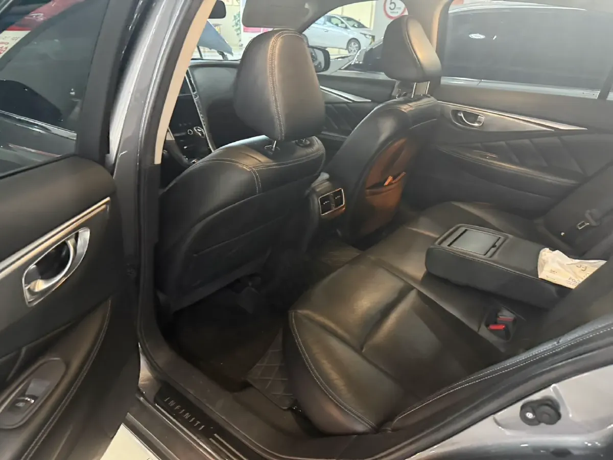 2018 Jeep Grand Commander 2.0T 265HP L4 9AT,autocango,china used car exporter,china ev exporter,chinese used car exporter,chinese used ev exporter