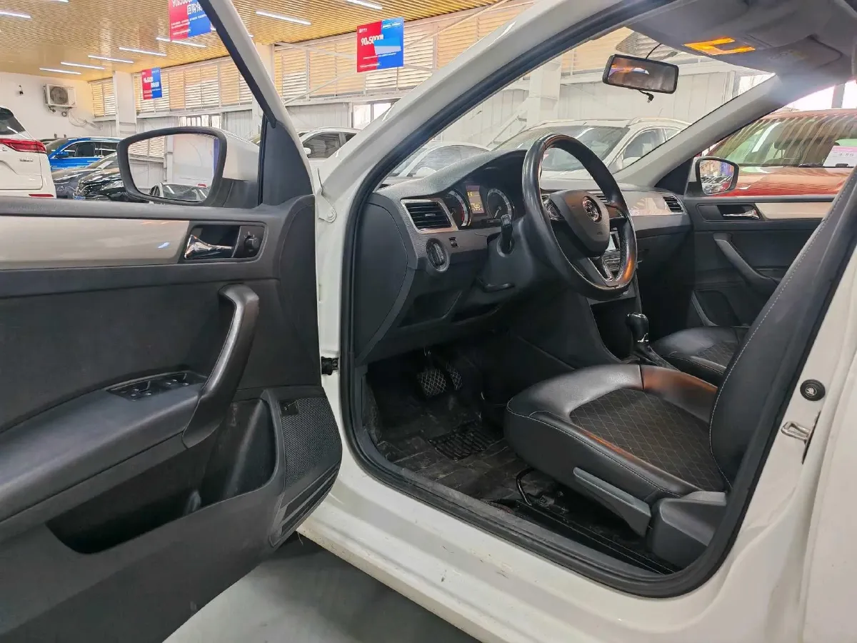 2019 SWM G01 1.5T 156HP L4 6AT,autocango,china used car exporter,china ev exporter,chinese used car exporter,chinese used ev exporter