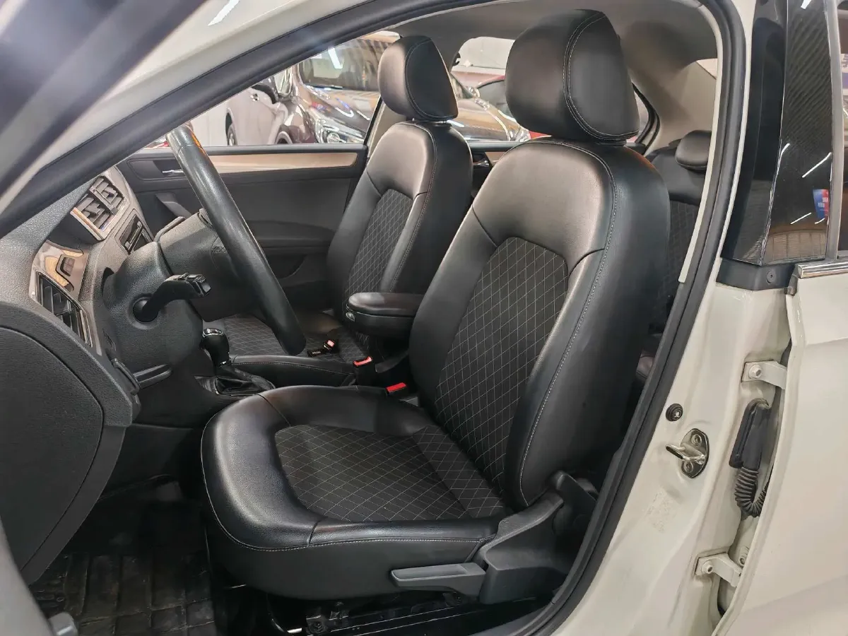 2019 SWM G01 1.5T 156HP L4 6AT,autocango,china used car exporter,china ev exporter,chinese used car exporter,chinese used ev exporter