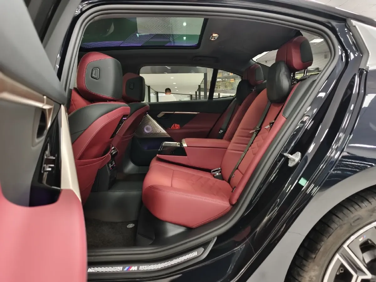 2025 BMW 5 Series 2.0T 258HP L4 8AT,autocango,china used car exporter,china ev exporter,chinese used car exporter,chinese used ev exporter