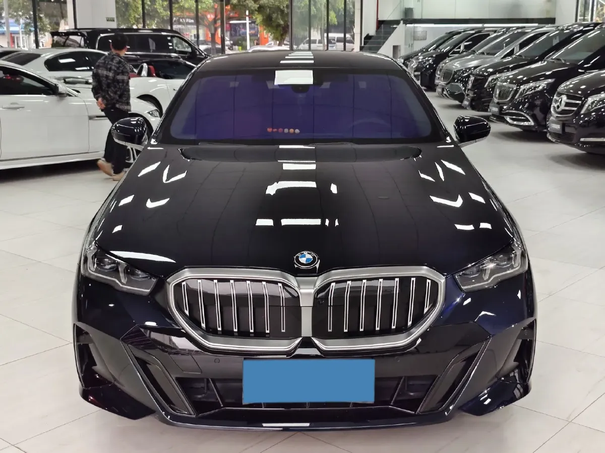2025 BMW 5 Series 2.0T 258HP L4 8AT,autocango,china used car exporter,china ev exporter,chinese used car exporter,chinese used ev exporter
