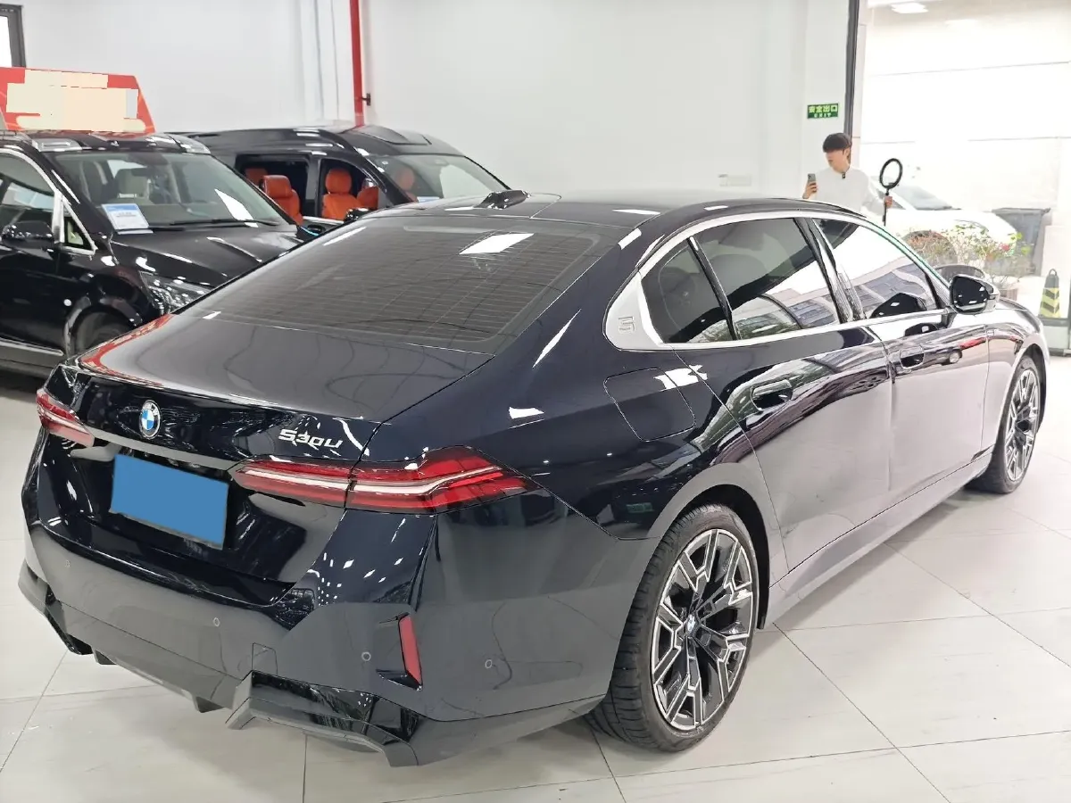 2025 BMW 5 Series 2.0T 258HP L4 8AT,autocango,china used car exporter,china ev exporter,chinese used car exporter,chinese used ev exporter