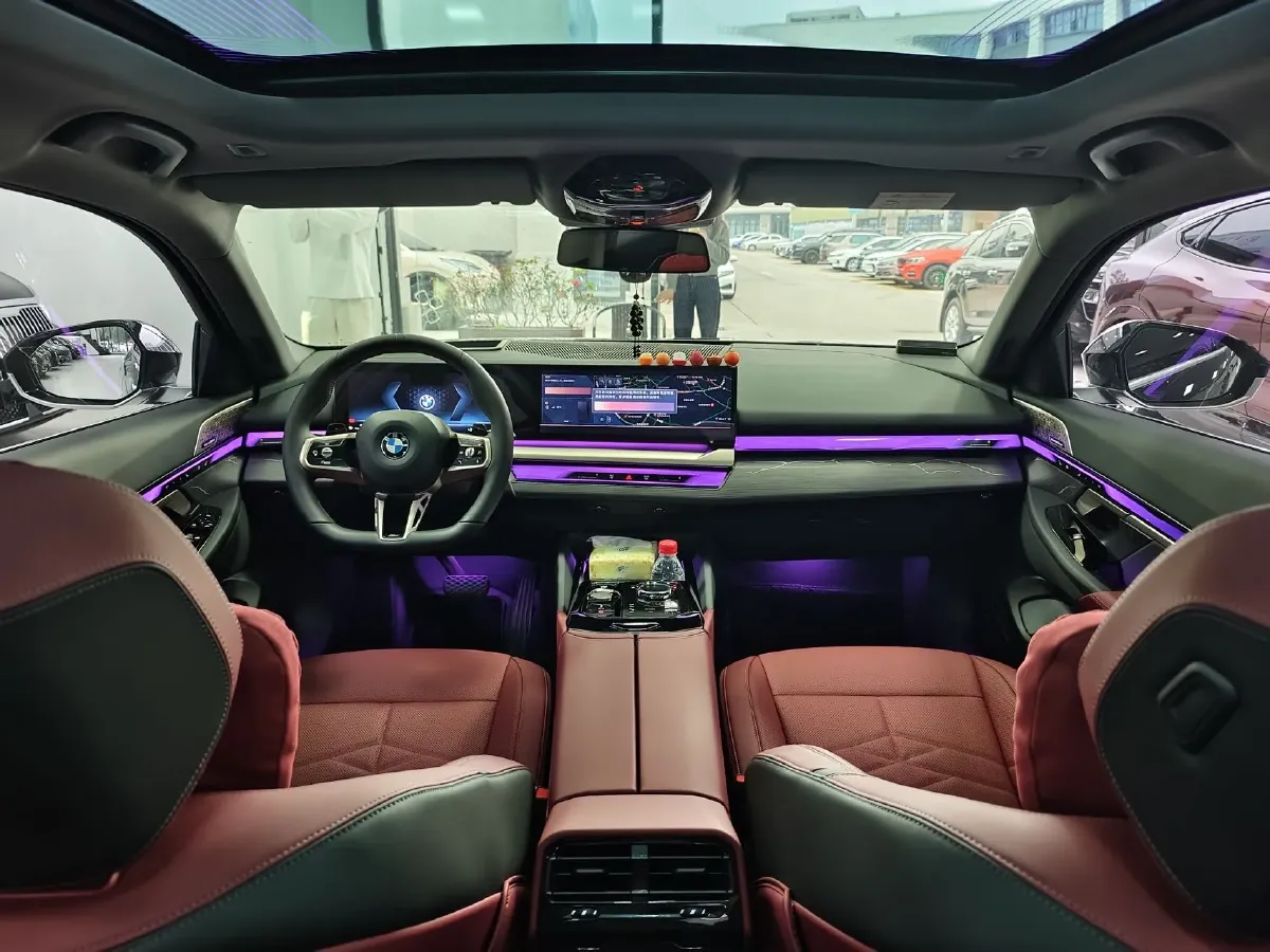 2025 BMW 5 Series 2.0T 258HP L4 8AT,autocango,china used car exporter,china ev exporter,chinese used car exporter,chinese used ev exporter