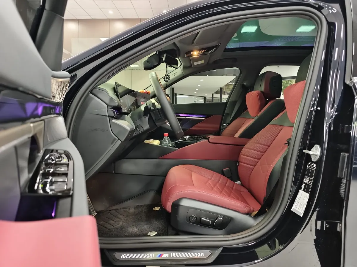 2025 BMW 5 Series 2.0T 258HP L4 8AT,autocango,china used car exporter,china ev exporter,chinese used car exporter,chinese used ev exporter