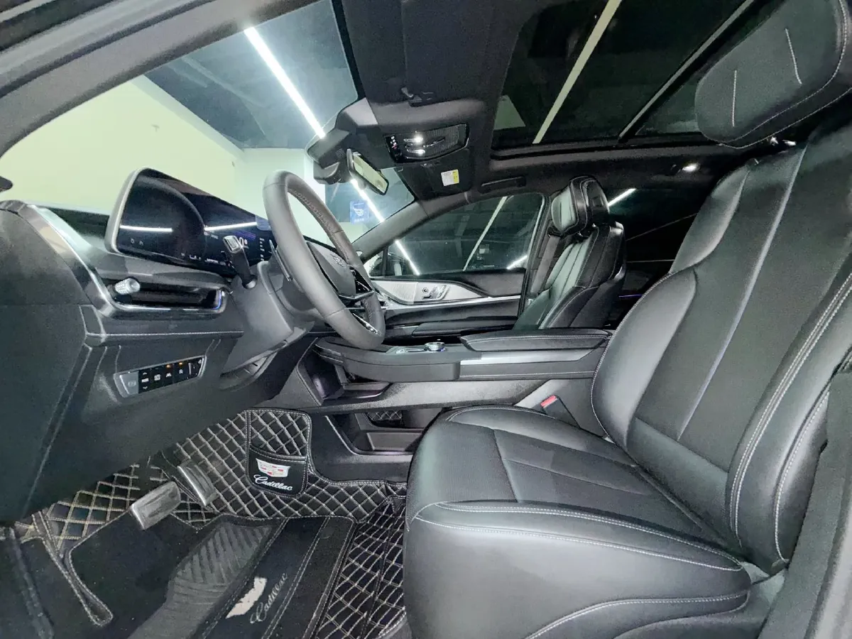 2025 Cadillac XT5 2.0T 237HP L4 9AT,autocango,china used car exporter,china ev exporter,chinese used car exporter,chinese used ev exporter