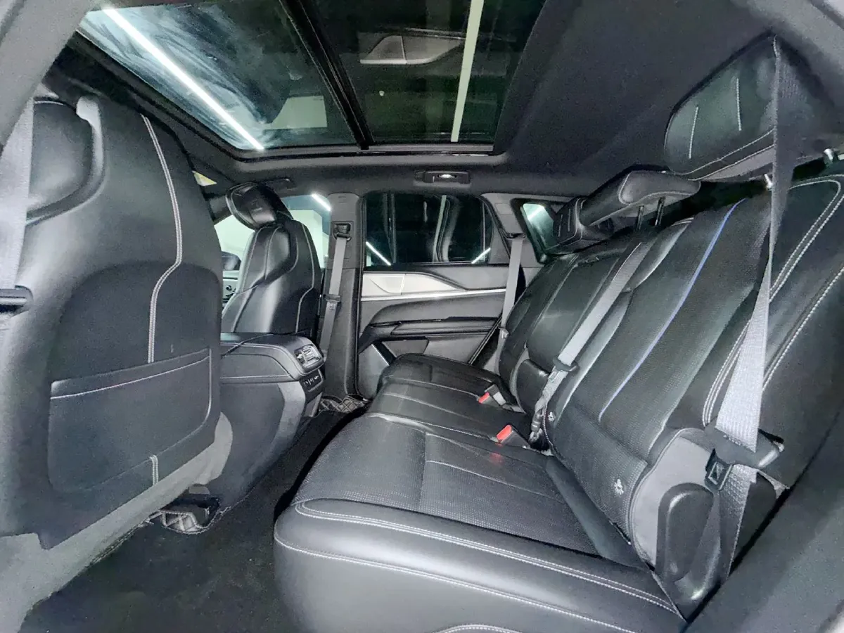 2025 Cadillac XT5 2.0T 237HP L4 9AT,autocango,china used car exporter,china ev exporter,chinese used car exporter,chinese used ev exporter