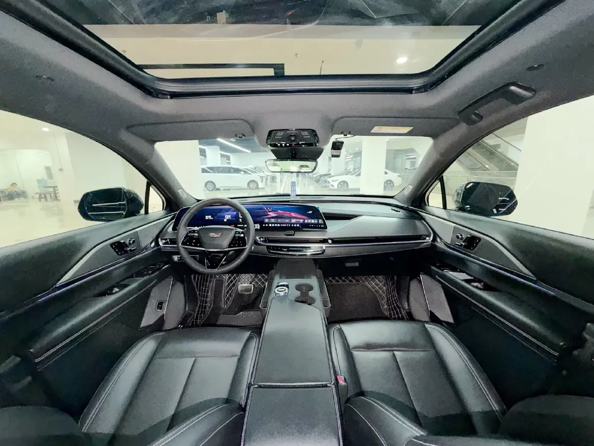 2025 Cadillac XT5 2.0T 237HP L4 9AT,autocango,china used car exporter,china ev exporter,chinese used car exporter,chinese used ev exporter