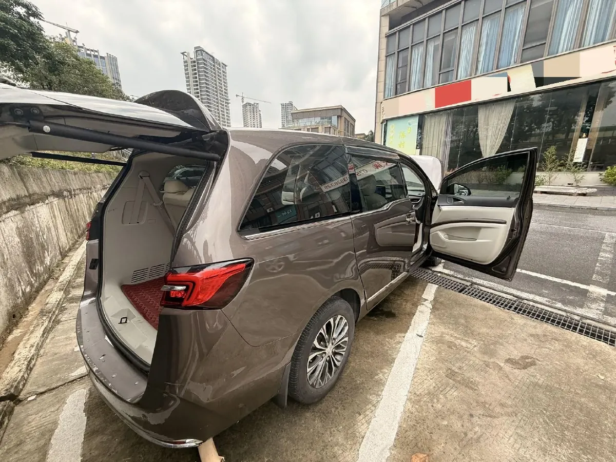 2021 Buick GL8 2.0T 237HP L4 9AT,autocango,china used car exporter,china ev exporter,chinese used car exporter,chinese used ev exporter