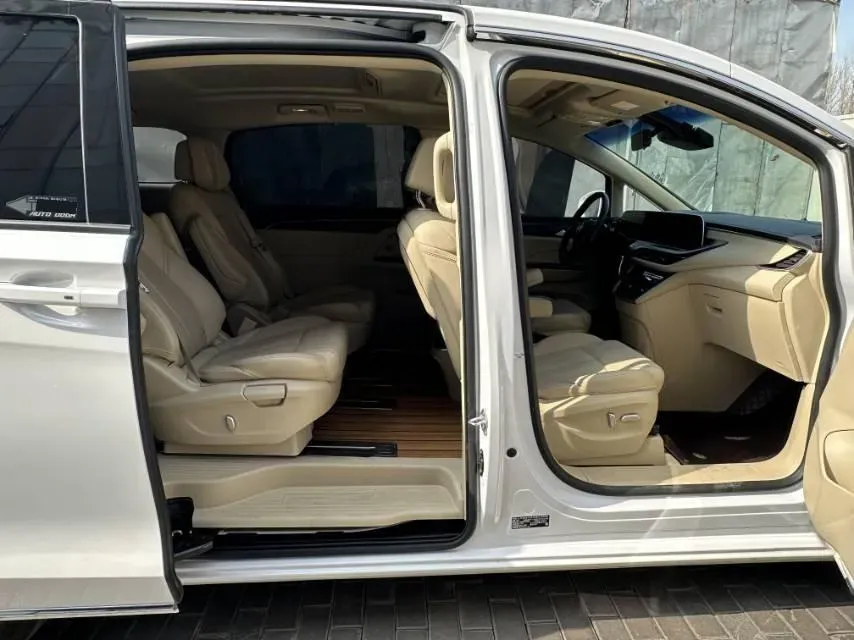 2023 Buick GL8 2.0T 237HP L4 9AT,autocango,china used car exporter,china ev exporter,chinese used car exporter,chinese used ev exporter