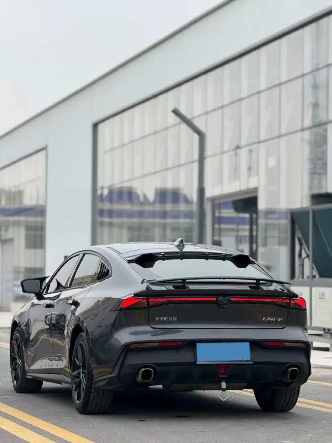 2022 ChangAn UNI-V 1.5T 188HP L4 7DCT,autocango,china used car exporter,china ev exporter,chinese used car exporter,chinese used ev exporter