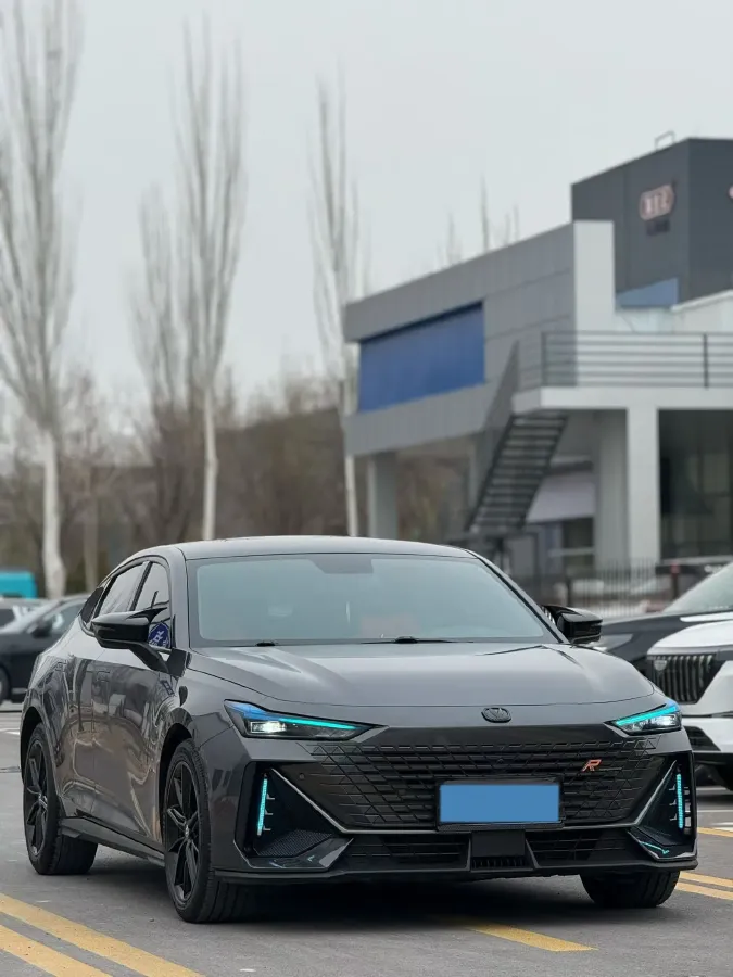 2022 ChangAn UNI-V 1.5T 188HP L4 7DCT,autocango,china used car exporter,china ev exporter,chinese used car exporter,chinese used ev exporter