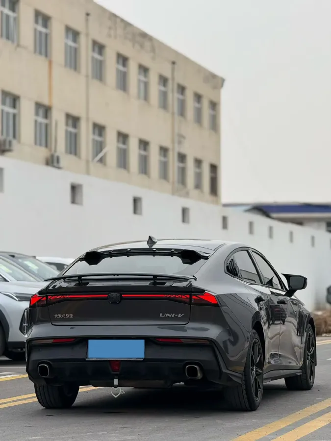 2022 ChangAn UNI-V 1.5T 188HP L4 7DCT,autocango,china used car exporter,china ev exporter,chinese used car exporter,chinese used ev exporter