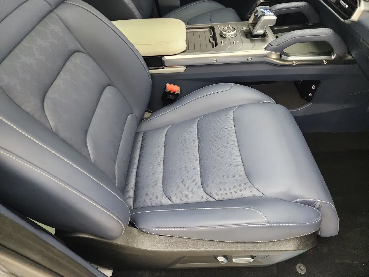 2024 Jetour ShanHai TravellerC-DM 1.5T 156HP L4 3DHT PHEV 43.24KWH,autocango,china used car exporter,china ev exporter,chinese used car exporter,chinese used ev exporter