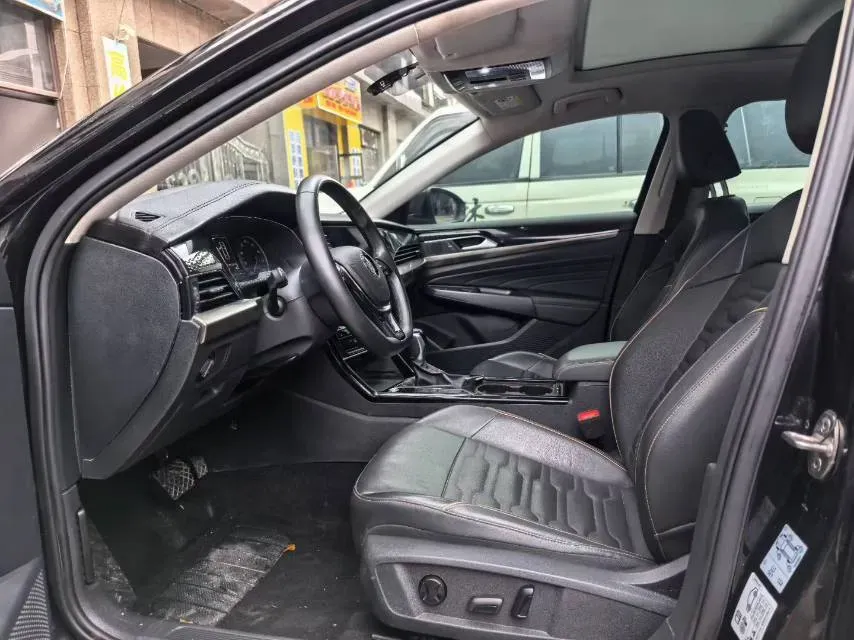 2020 Volkswagen Passat 2.0T 186HP L4 7DCT,autocango,china used car exporter,china ev exporter,chinese used car exporter,chinese used ev exporter