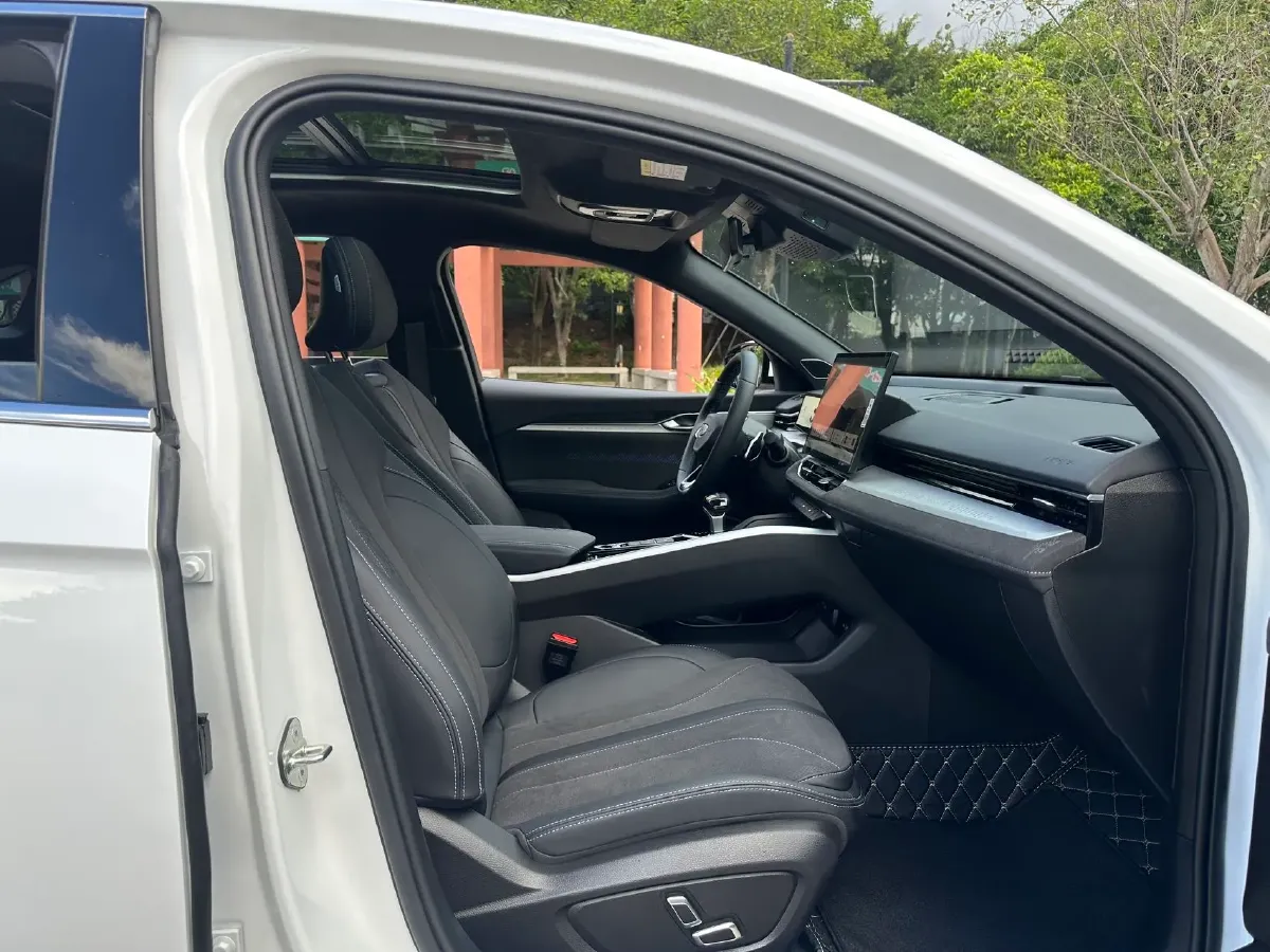 2025 Geely Preface 2.0T 238HP L4 8AT,autocango,china used car exporter,china ev exporter,chinese used car exporter,chinese used ev exporter