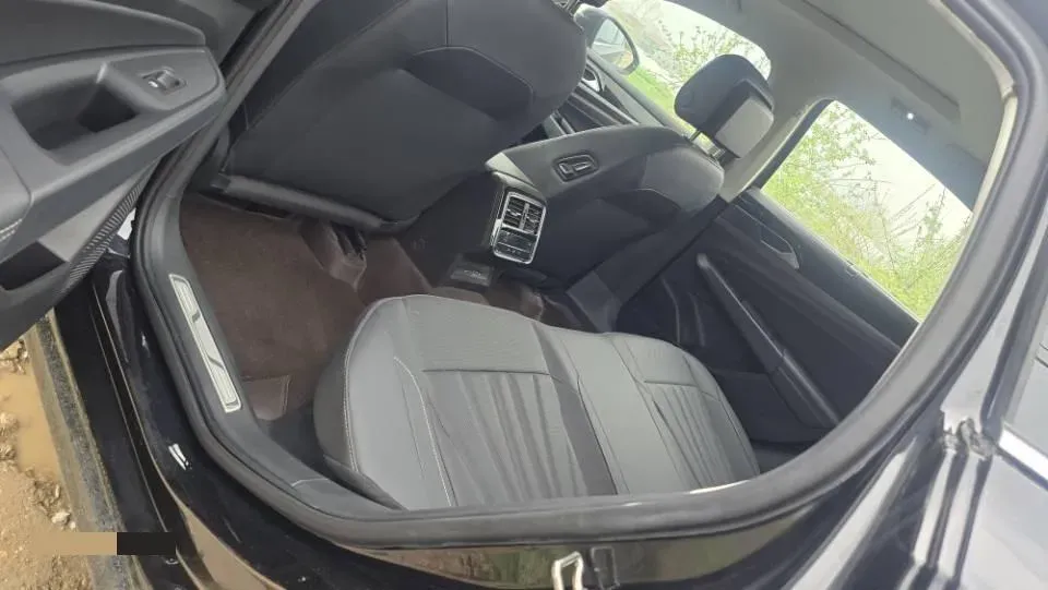 2025 Volkswagen Passat 2.0T 220HP L4 7DCT,autocango,china used car exporter,china ev exporter,chinese used car exporter,chinese used ev exporter