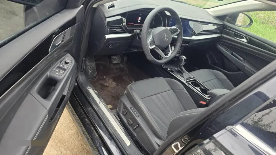 2025 Volkswagen Passat 2.0T 220HP L4 7DCT,autocango,china used car exporter,china ev exporter,chinese used car exporter,chinese used ev exporter