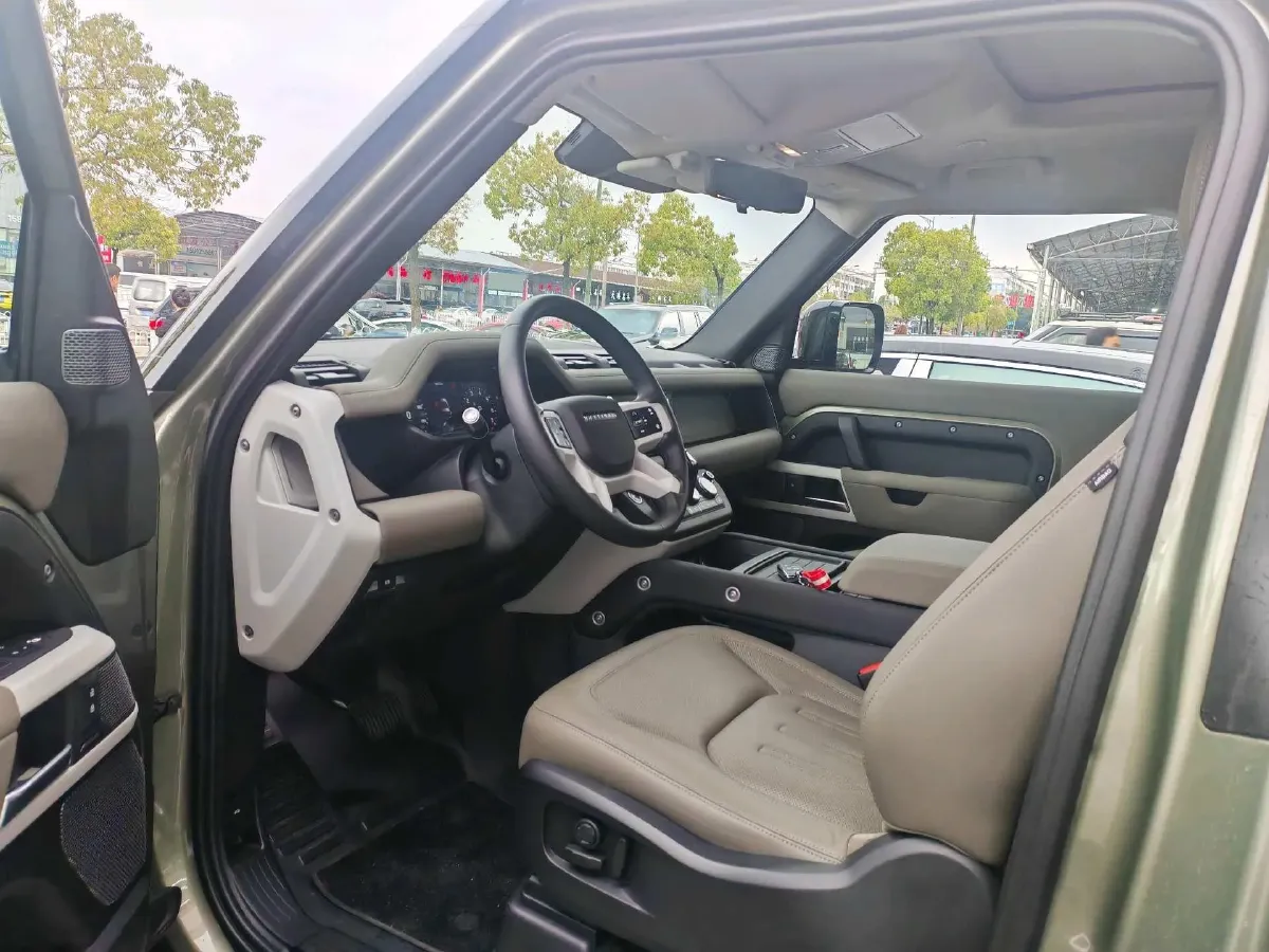 2021 Land Rover Defender 3.0T 400HP L6 8AT,autocango,china used car exporter,china ev exporter,chinese used car exporter,chinese used ev exporter