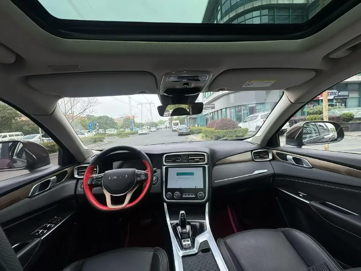 2017 Zotye SR9 2.0T 190HP L4 6DCT,autocango,china used car exporter,china ev exporter,chinese used car exporter,chinese used ev exporter