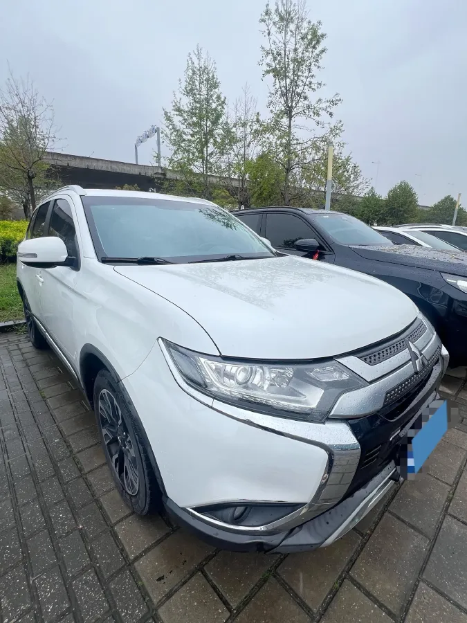 2019 Mitsubishi Outlander 2.0L 166HP L4 CVT,autocango,china used car exporter,china ev exporter,chinese used car exporter,chinese used ev exporter