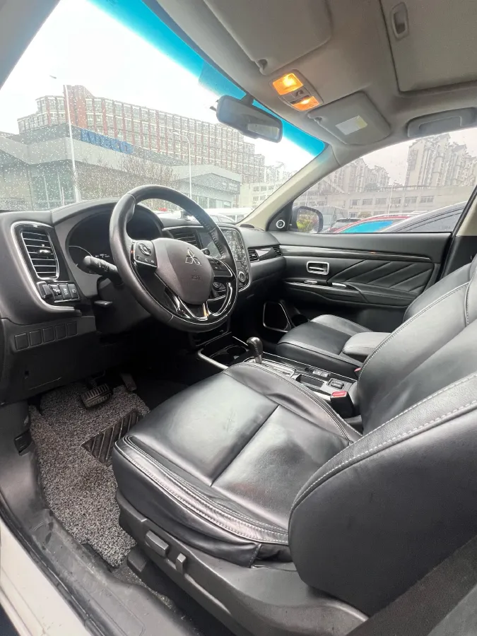 2019 Mitsubishi Outlander 2.0L 166HP L4 CVT,autocango,china used car exporter,china ev exporter,chinese used car exporter,chinese used ev exporter