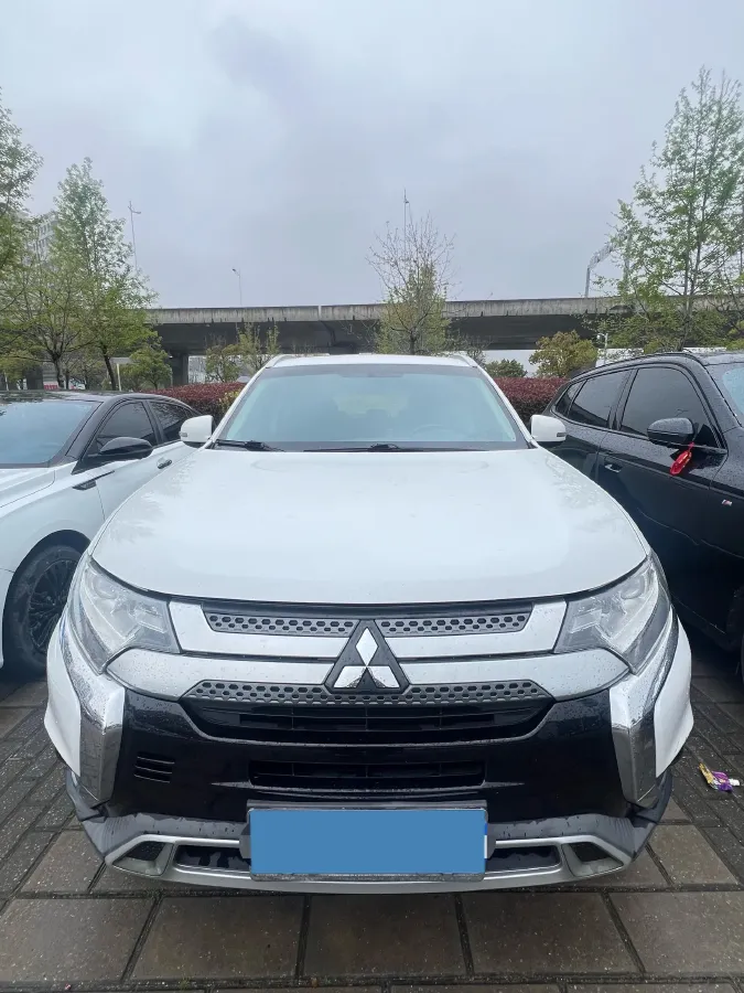 2019 Mitsubishi Outlander 2.0L 166HP L4 CVT,autocango,china used car exporter,china ev exporter,chinese used car exporter,chinese used ev exporter