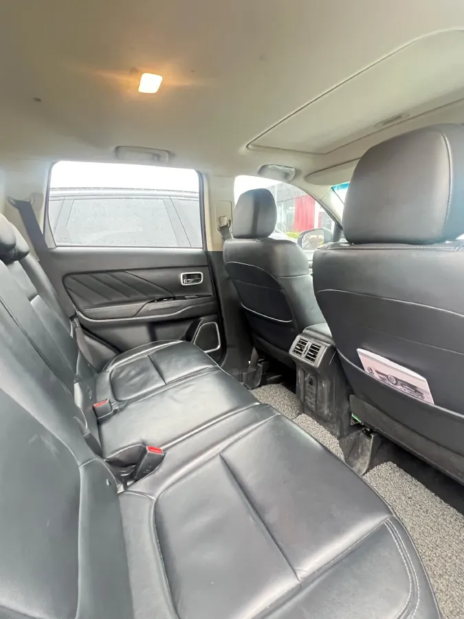 2019 Mitsubishi Outlander 2.0L 166HP L4 CVT,autocango,china used car exporter,china ev exporter,chinese used car exporter,chinese used ev exporter