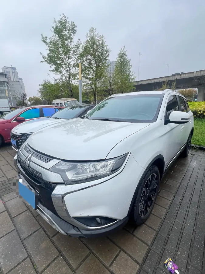 2019 Mitsubishi Outlander 2.0L 166HP L4 CVT,autocango,china used car exporter,china ev exporter,chinese used car exporter,chinese used ev exporter