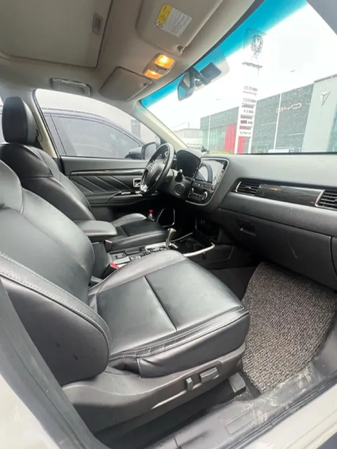 2019 Mitsubishi Outlander 2.0L 166HP L4 CVT,autocango,china used car exporter,china ev exporter,chinese used car exporter,chinese used ev exporter