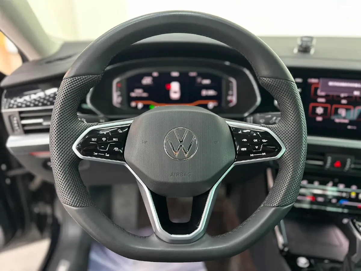 2024 Volkswagen Passat 2.0T 220HP L4 7DCT,autocango,china used car exporter,china ev exporter,chinese used car exporter,chinese used ev exporter