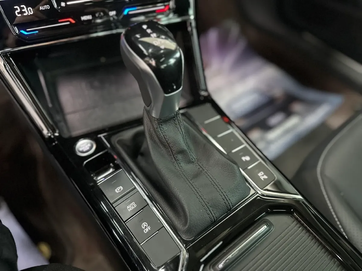 2024 Volkswagen Passat 2.0T 220HP L4 7DCT,autocango,china used car exporter,china ev exporter,chinese used car exporter,chinese used ev exporter