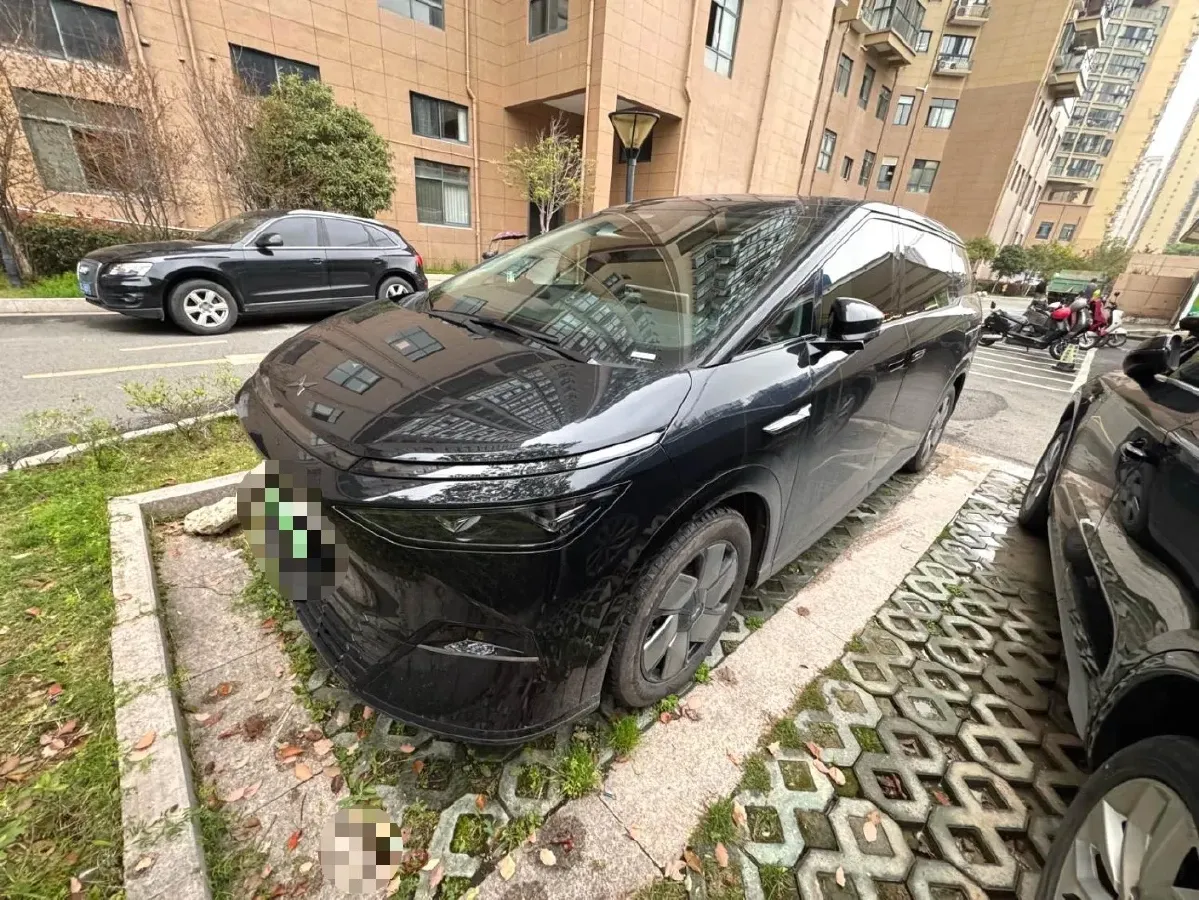 2024 Xpeng X9 BEV 84.5KWH,autocango,china used car exporter,china ev exporter,chinese used car exporter,chinese used ev exporter