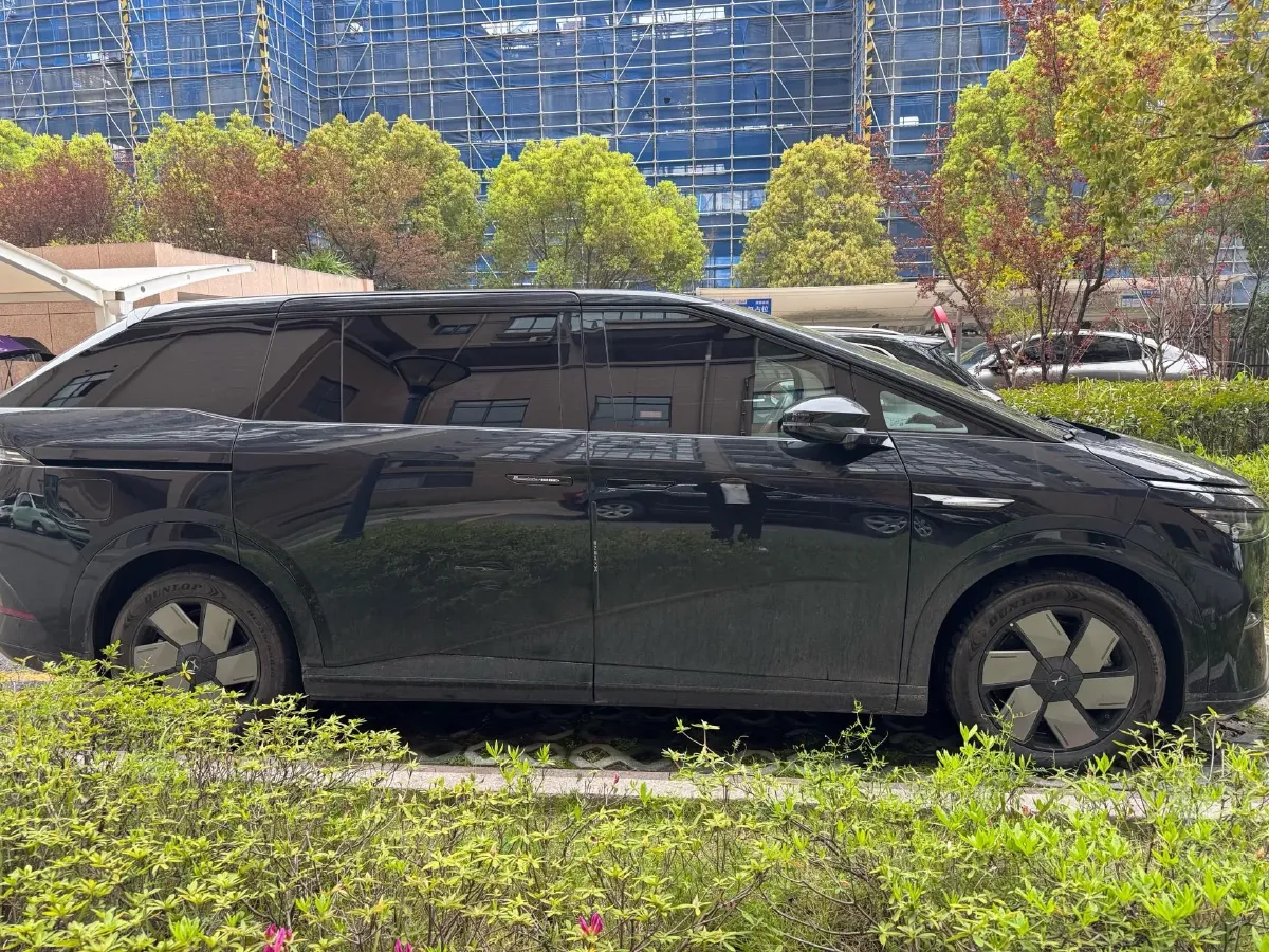 2024 Xpeng X9 BEV 84.5KWH,autocango,china used car exporter,china ev exporter,chinese used car exporter,chinese used ev exporter