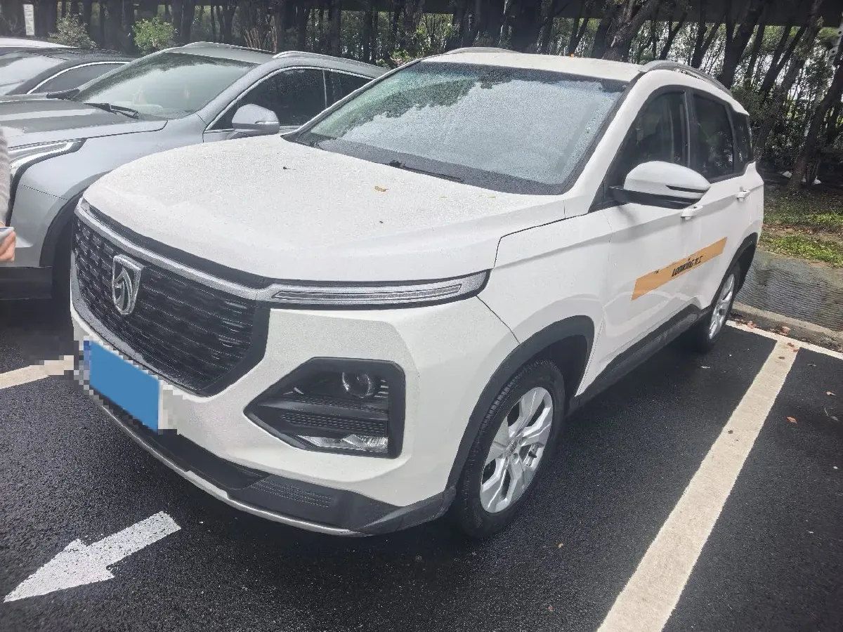 2020 BaoJun 530 1.5T 147HP L4 6MT,autocango,china used car exporter,china ev exporter,chinese used car exporter,chinese used ev exporter