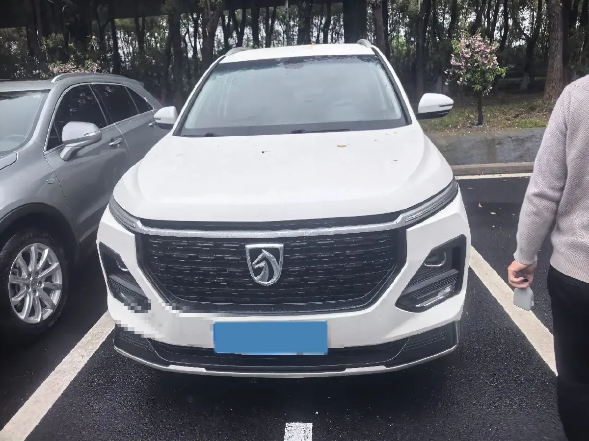 2020 BaoJun 530 1.5T 147HP L4 6MT,autocango,china used car exporter,china ev exporter,chinese used car exporter,chinese used ev exporter