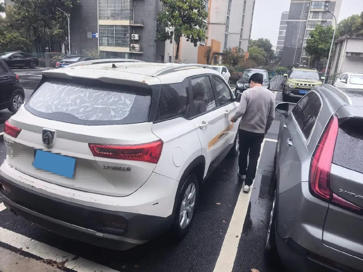 2020 BaoJun 530 1.5T 147HP L4 6MT,autocango,china used car exporter,china ev exporter,chinese used car exporter,chinese used ev exporter