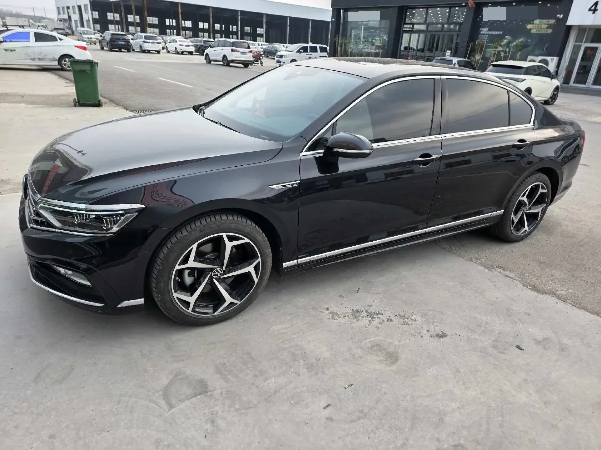 2023 Volkswagen Magotan 2.0T 220HP L4 7DCT,autocango,china used car exporter,china ev exporter,chinese used car exporter,chinese used ev exporter