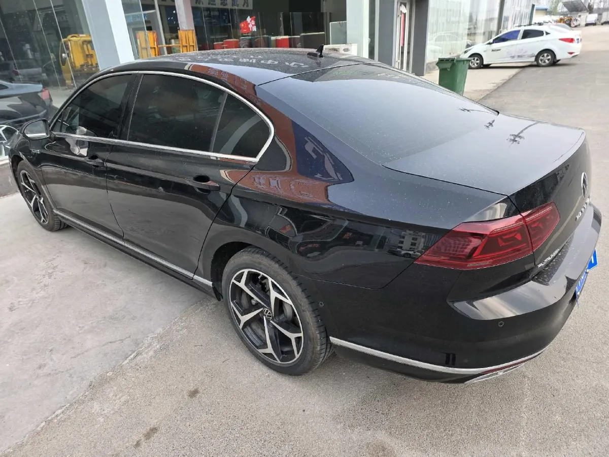 2023 Volkswagen Magotan 2.0T 220HP L4 7DCT,autocango,china used car exporter,china ev exporter,chinese used car exporter,chinese used ev exporter