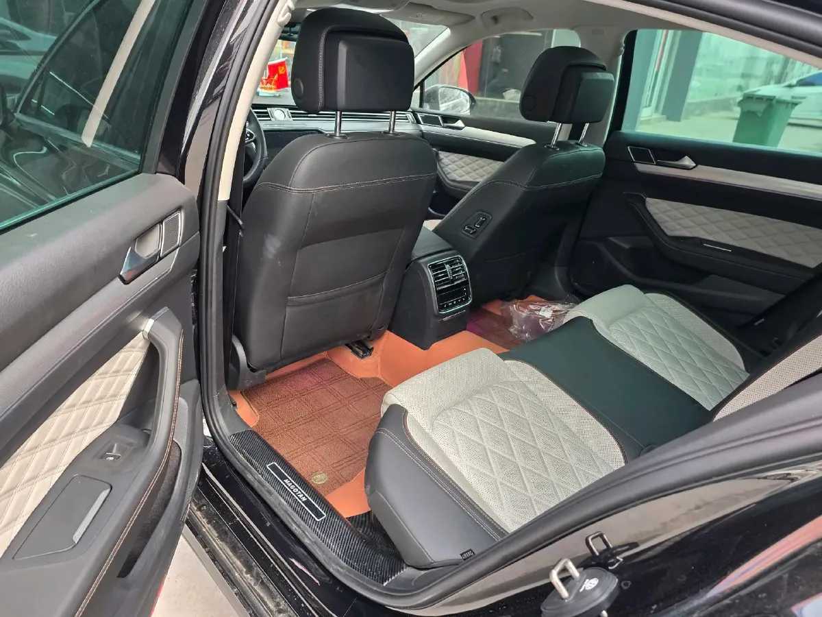 2023 Volkswagen Magotan 2.0T 220HP L4 7DCT,autocango,china used car exporter,china ev exporter,chinese used car exporter,chinese used ev exporter