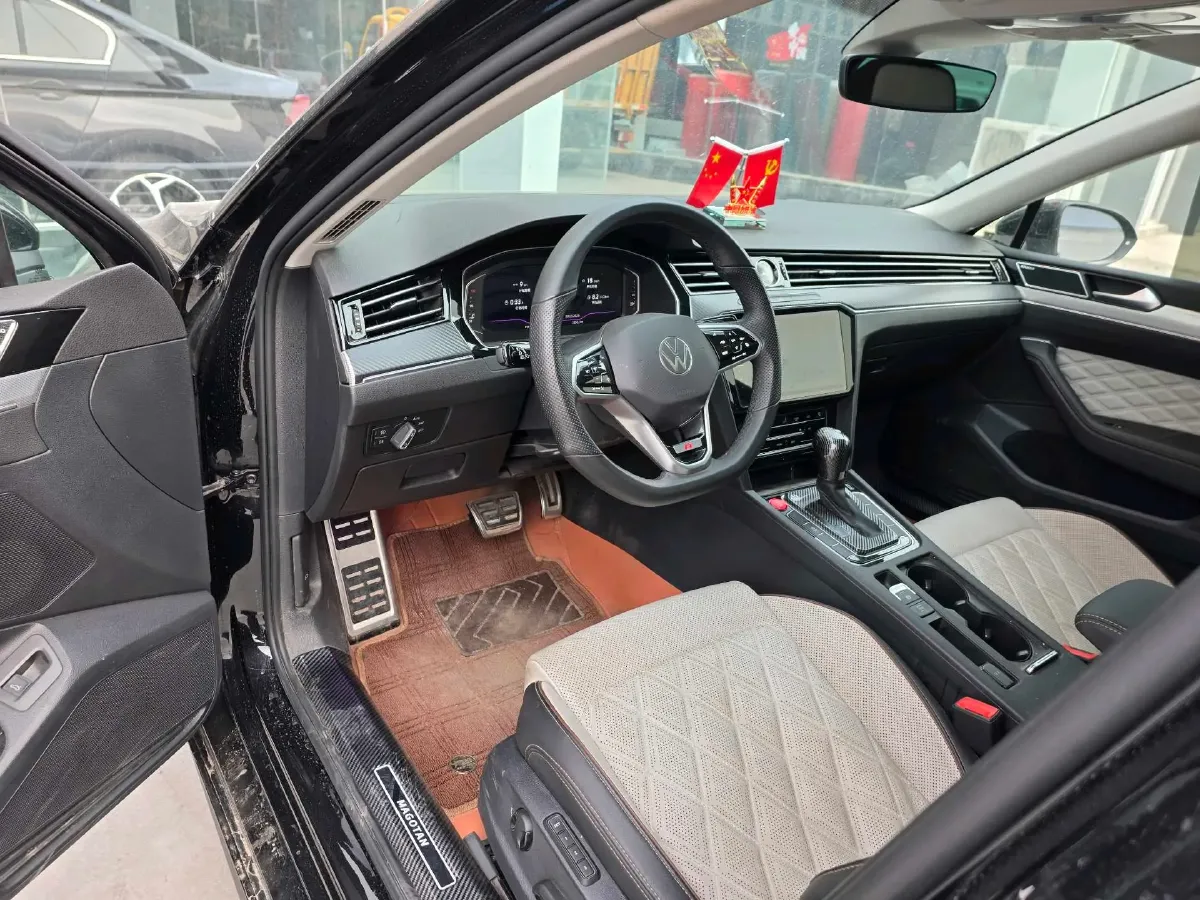 2023 Volkswagen Magotan 2.0T 220HP L4 7DCT,autocango,china used car exporter,china ev exporter,chinese used car exporter,chinese used ev exporter