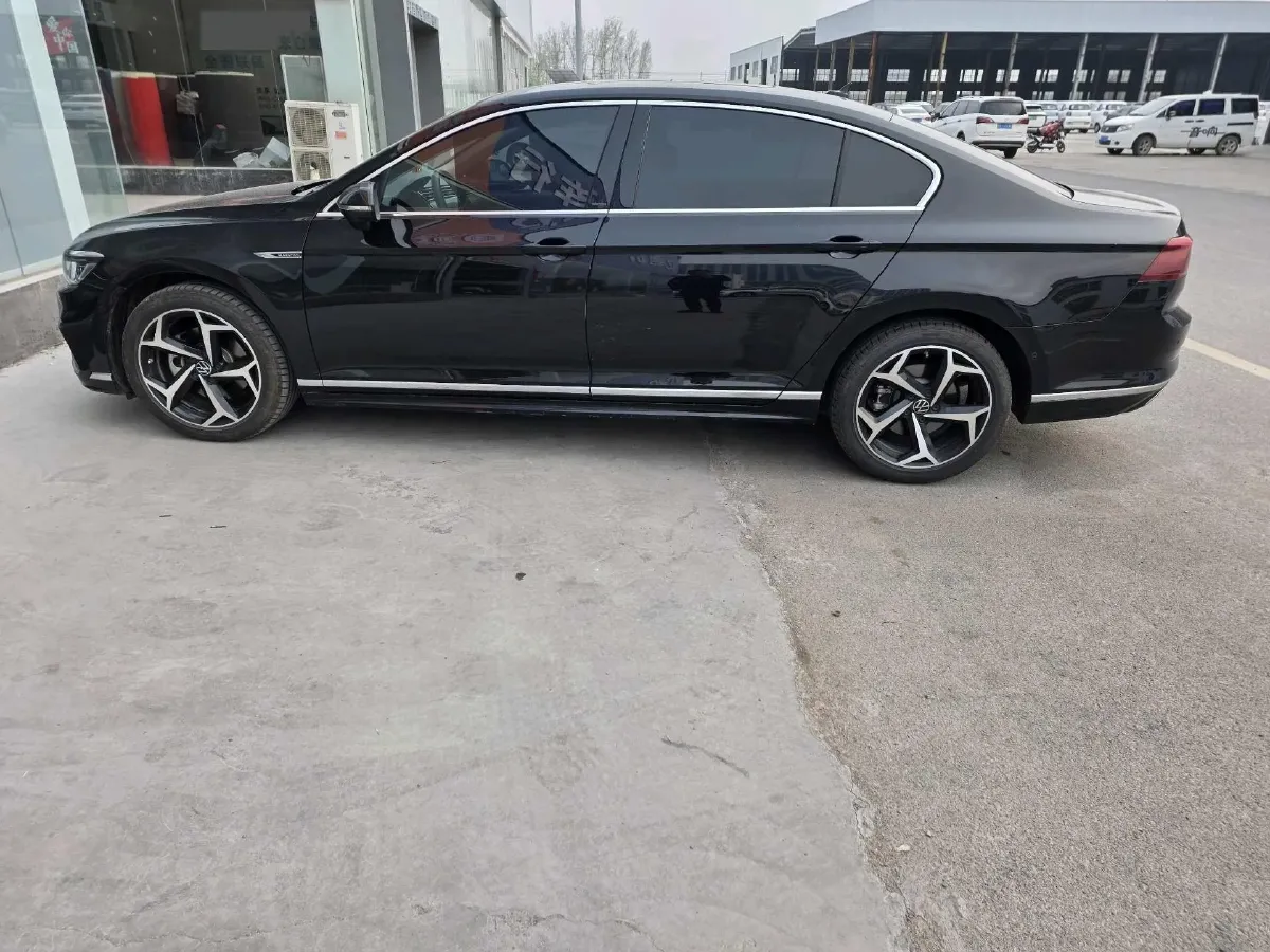 2023 Volkswagen Magotan 2.0T 220HP L4 7DCT,autocango,china used car exporter,china ev exporter,chinese used car exporter,chinese used ev exporter